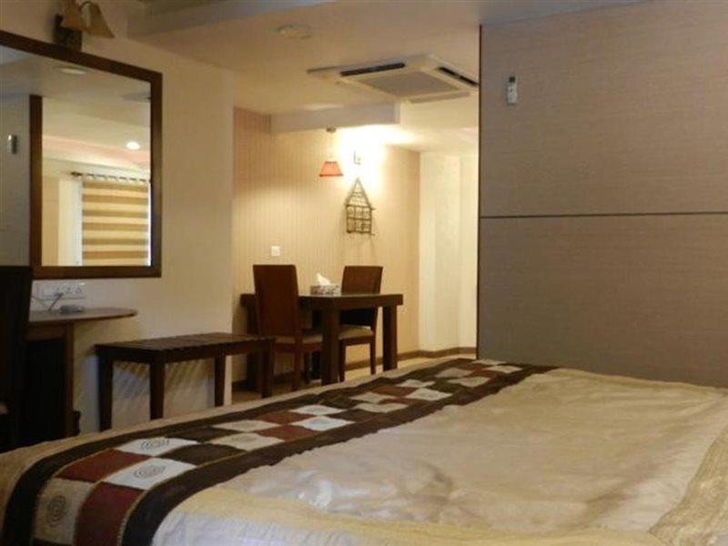 Brunton Heights Executive Suites Бангалор Экстерьер фото