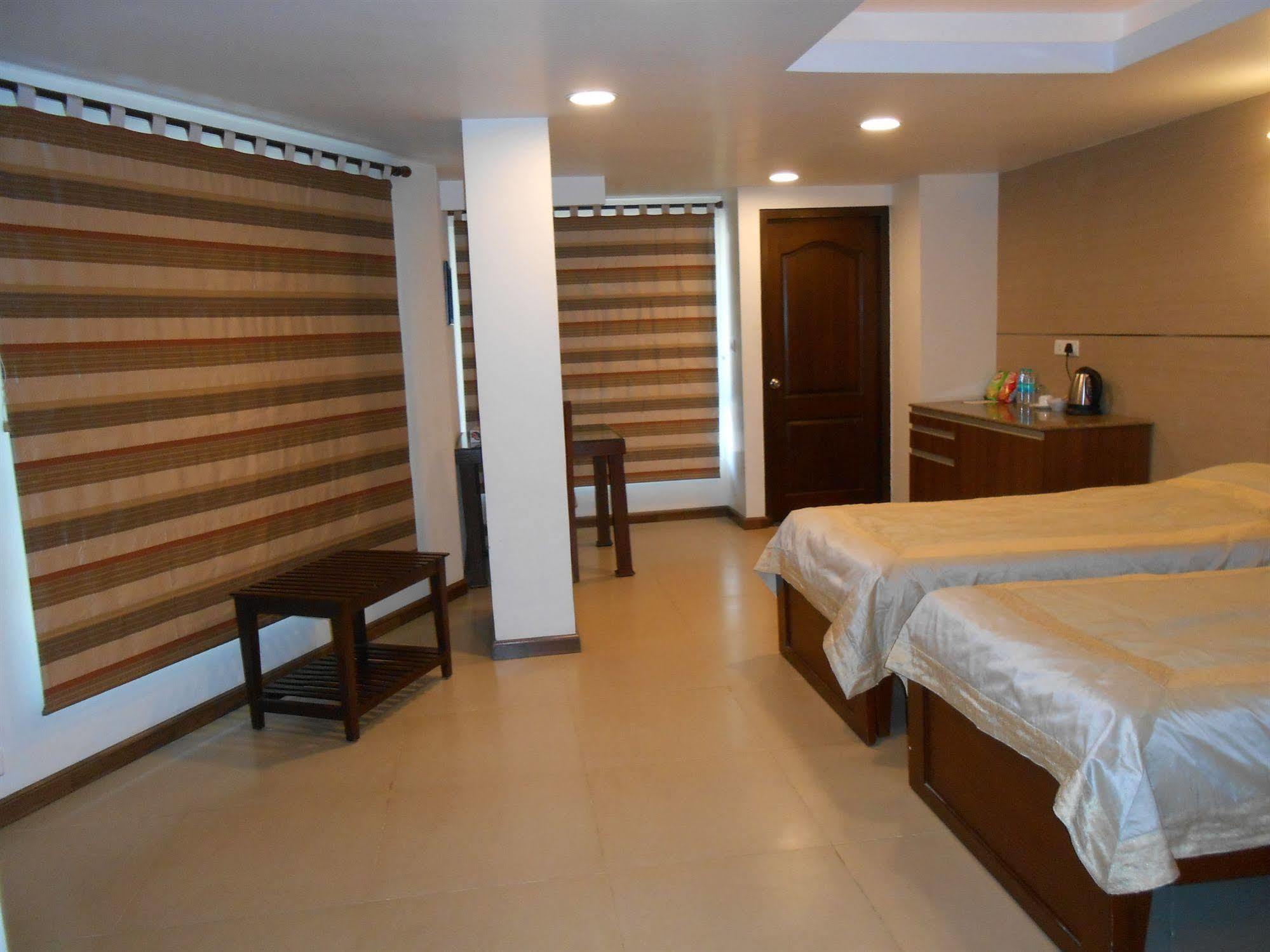 Brunton Heights Executive Suites Бангалор Экстерьер фото